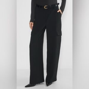 EUC - Aritzia Wilfred Bridger Cargo Pant - Colour Black - Size 2